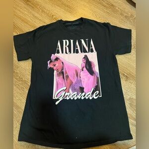 Ariana Grande 7 Rings Photo T-Shirt size medium